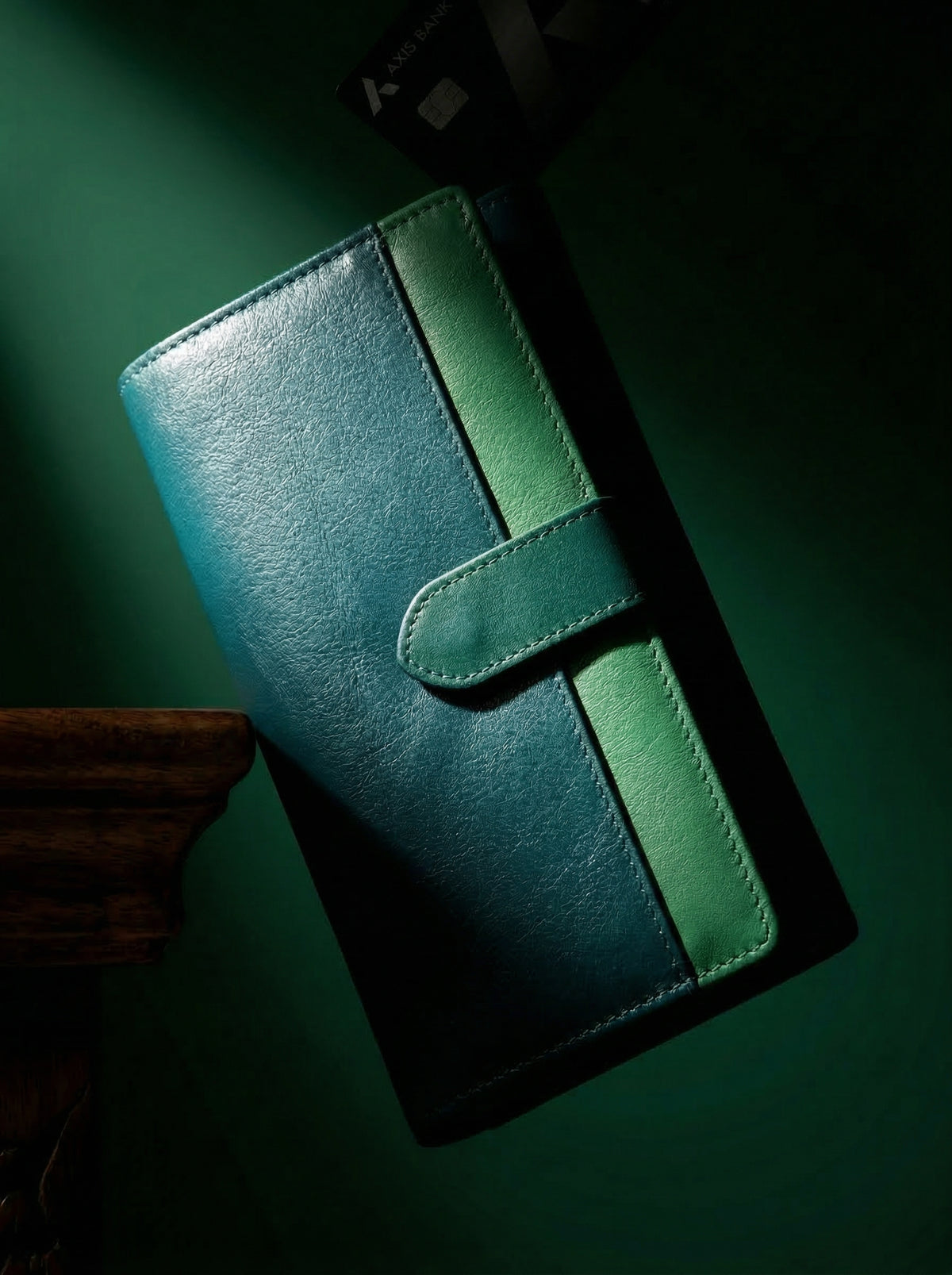 Duo Tone Heritage Snap-Closure Leather Tri-Fold Continental Wallet